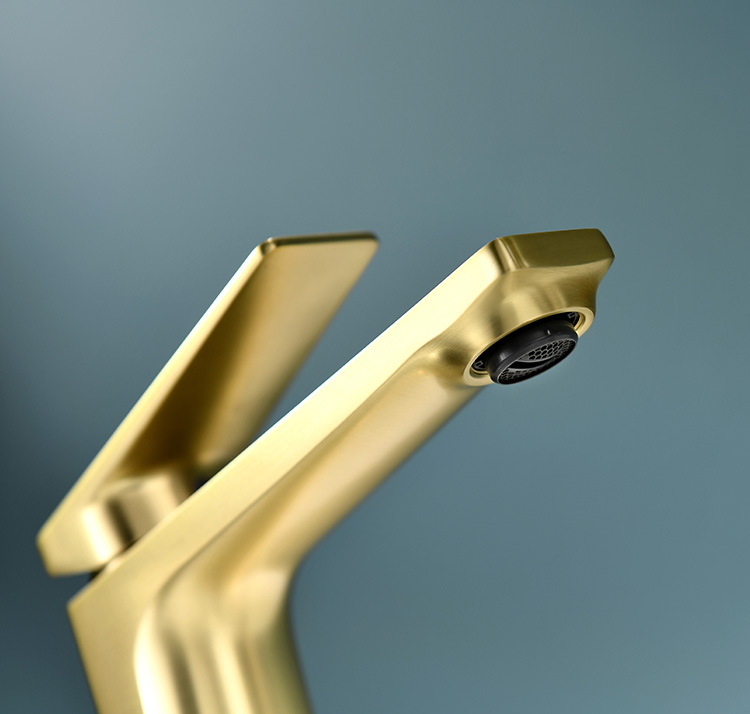 Grifo de lavabo de baño de un orificio montado en cubierta de latón dorado cepillado de estilo moderno de gama alta