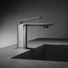 Grifo monomando para lavabo de baño de latón gris con pistola de cobre moderna
