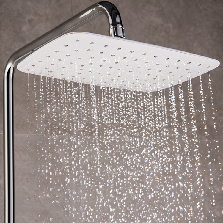Juego de grifo de ducha expuesto termostático de lluvia para baño de cromo montado en la pared de hotel de precio barato